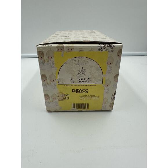 Precious Moments 1992 HAPPINESS IS AT OUR FINGERTIPS 529931 Figurine - Picture 6 of 6